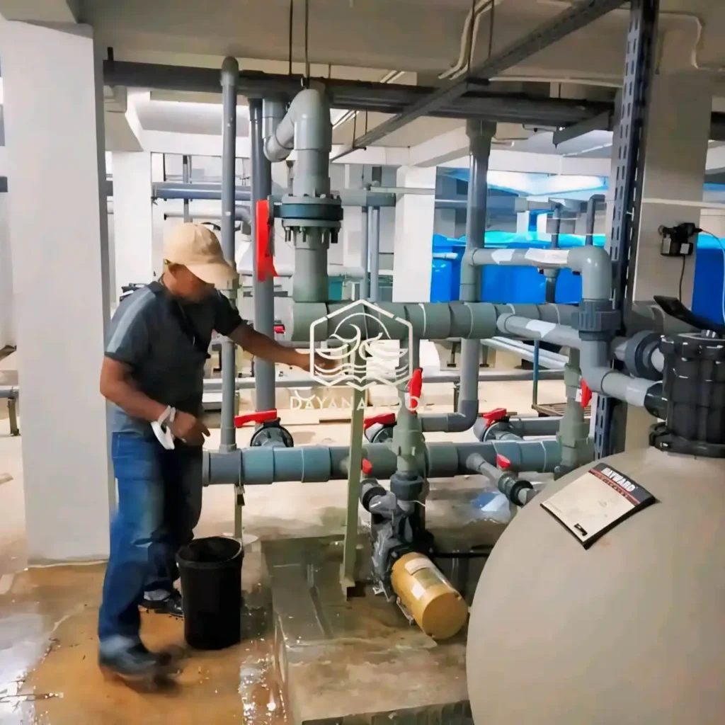 proses pemasangan instalasi kolam renang di ruang mesin