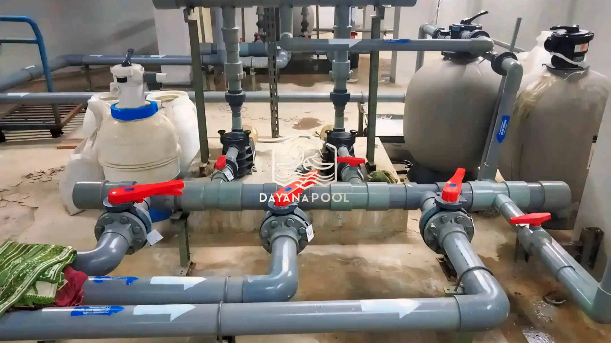 Instalasi kolam renang yang efesien dan rapih dari dayanapool