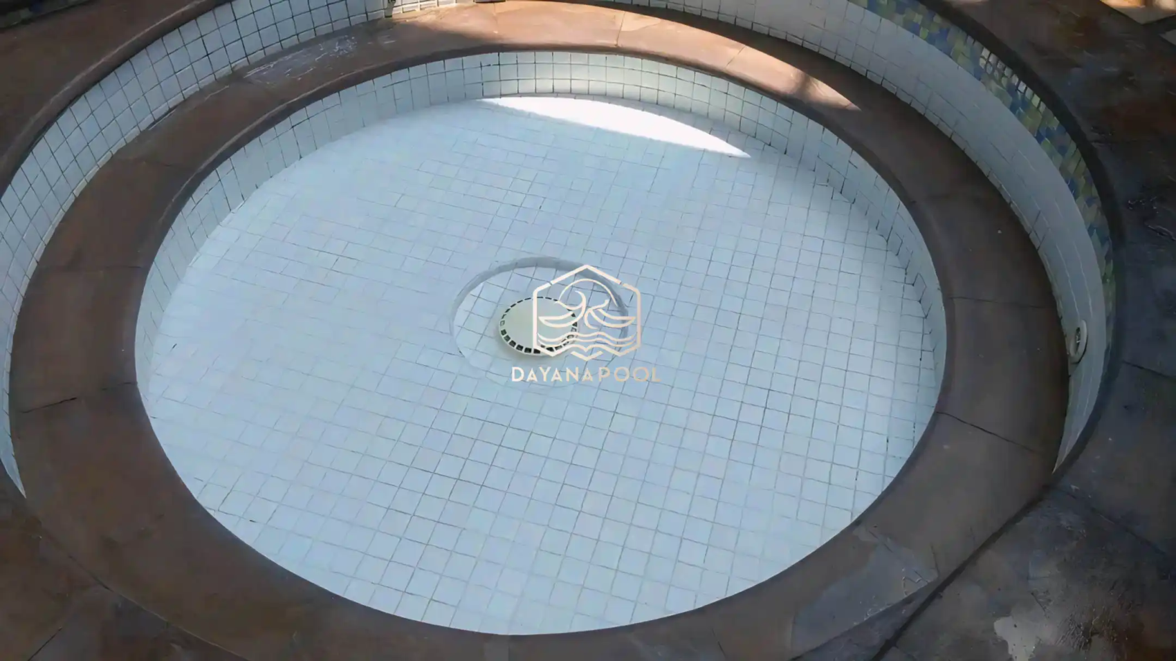 Jakuzzi model lama dengan kfinishing keramik ptuh