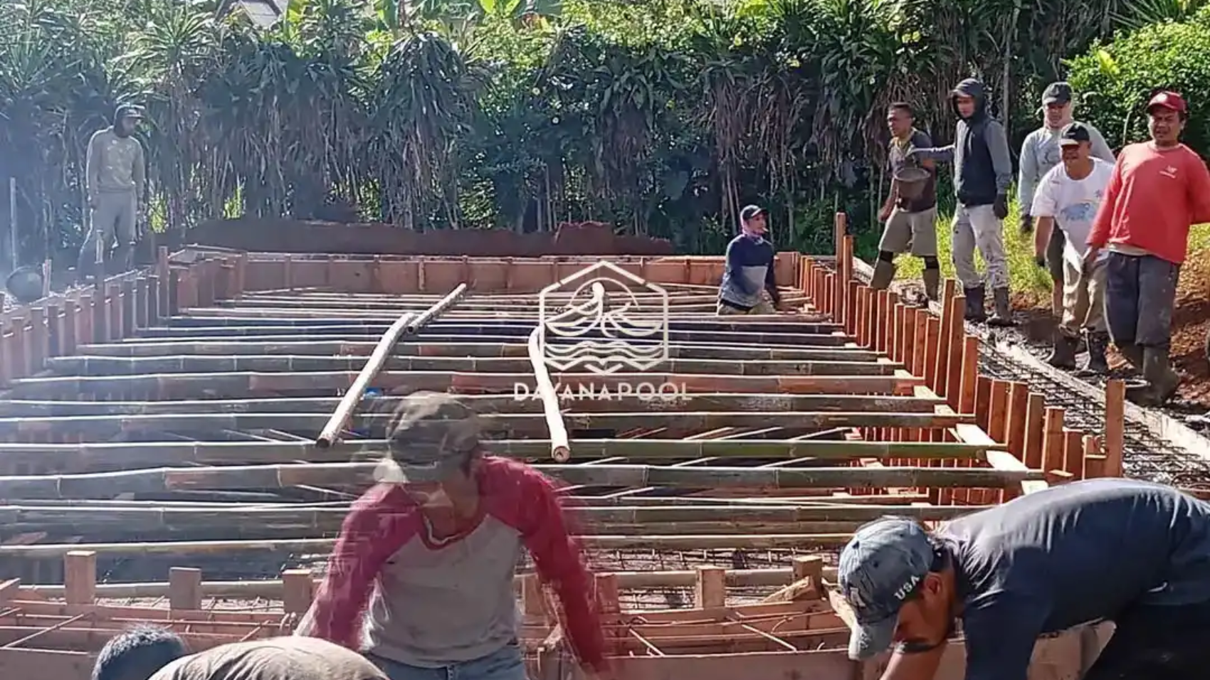 proses pengecoran Kolam renang