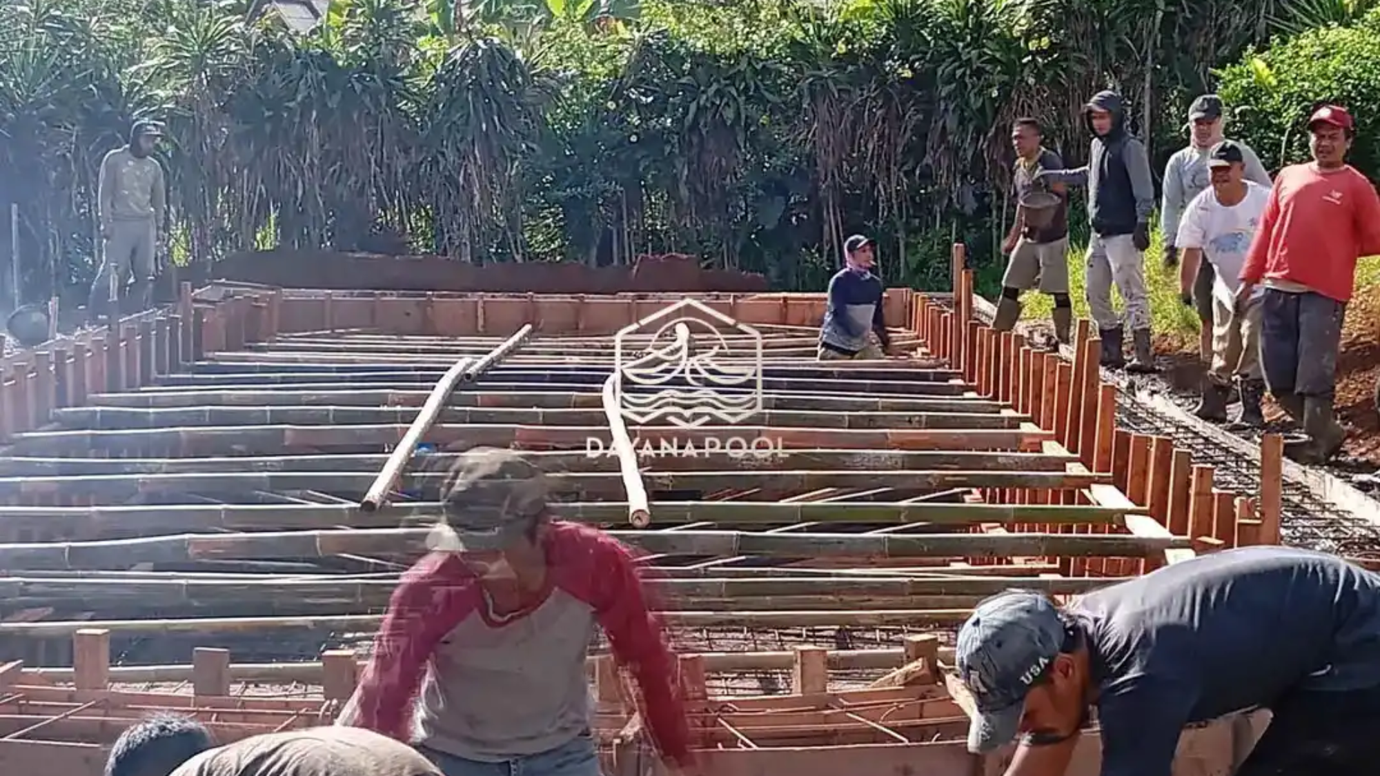 proses pengecoran Kolam renang