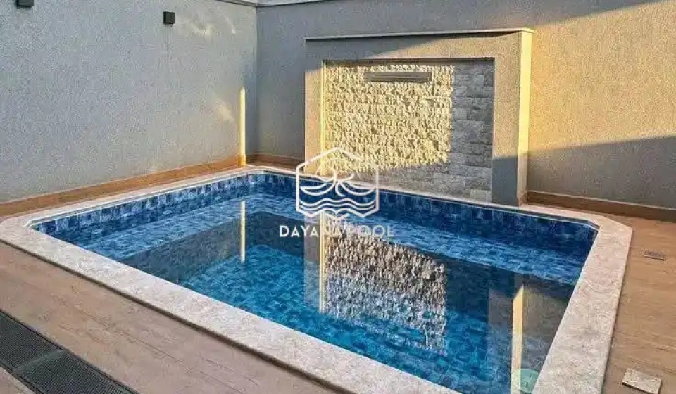 jakuzzi dengan desain indah semi outdor