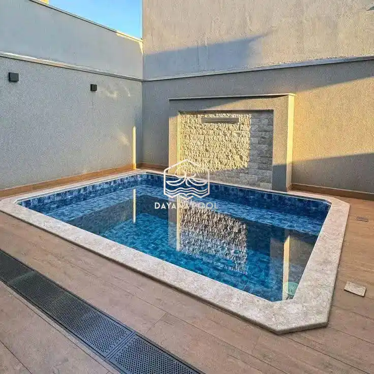 jakuzzi dengan desain indah semi outdor