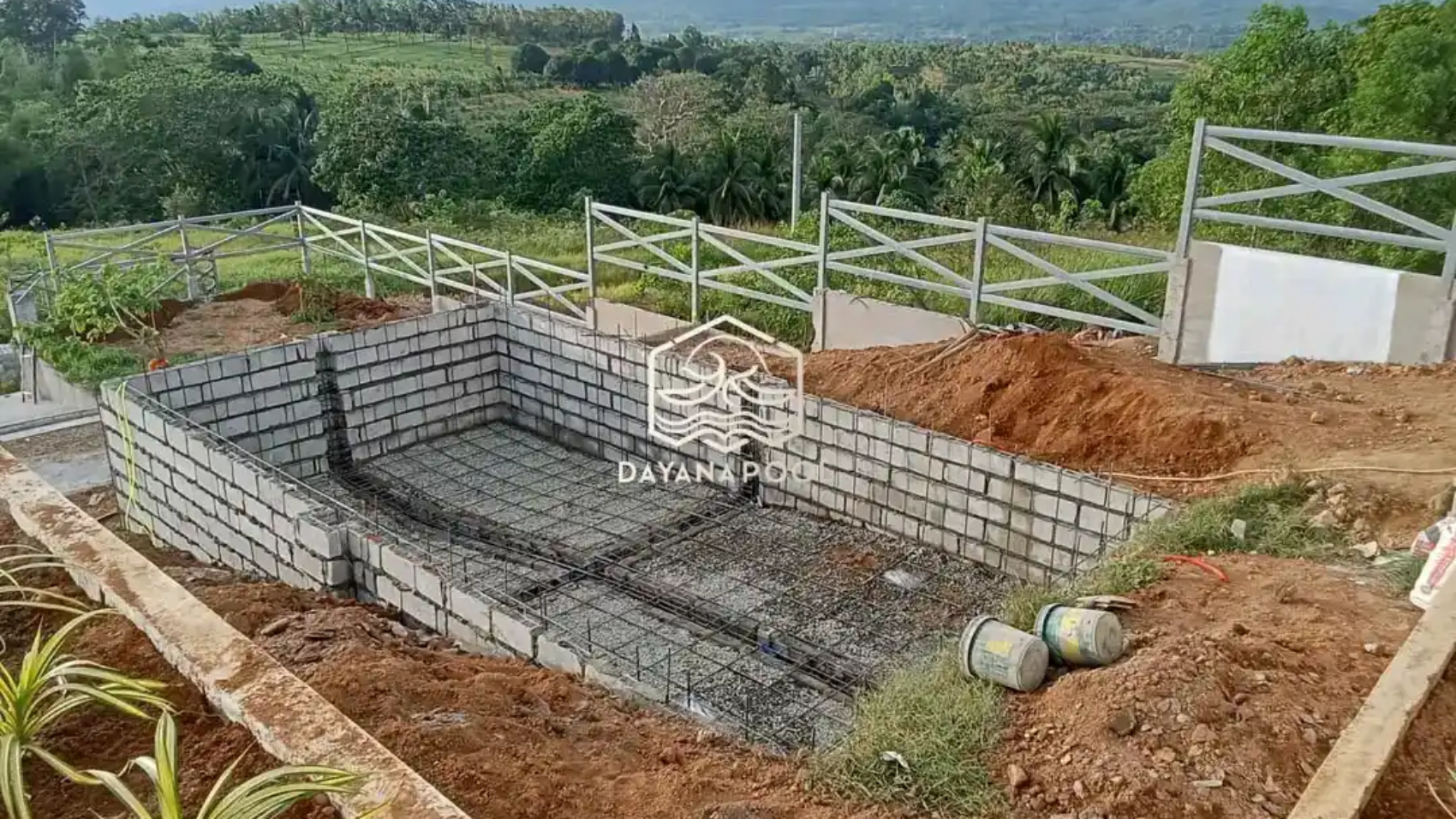 Tahap pembesian kolam renang gelaran pertama