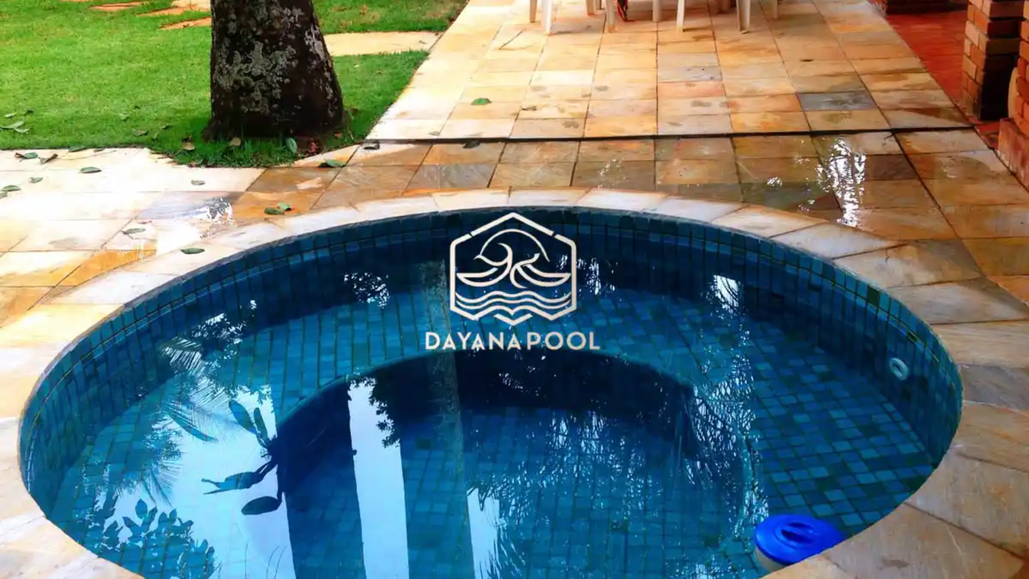 jakuzzi berbentuk lingkaran outdor