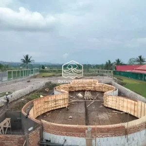 proses pembuatan kolam renang tahap begisting pasca pengecoran