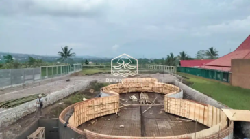 proses pembuatan kolam renang tahap begisting pasca pengecoran