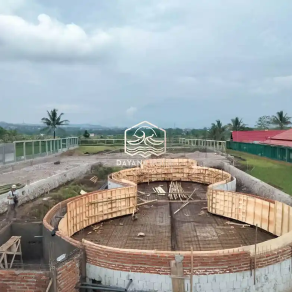 proses pembuatan kolam renang tahap begisting pasca pengecoran