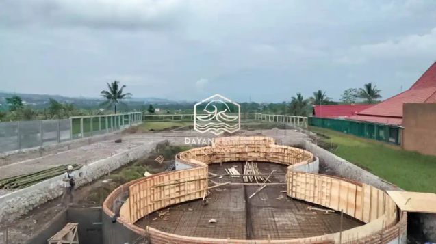 proses pembuatan kolam renang tahap begisting pasca pengecoran
