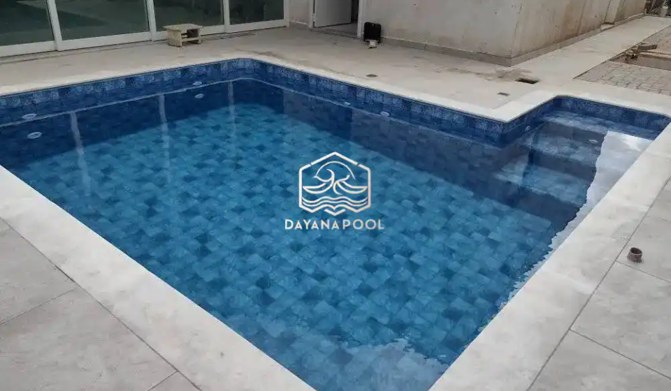 kolam renang dengan sistem sirkulasi skimmer box