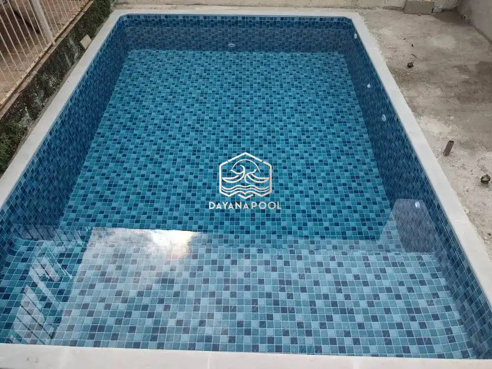 kolam renang dengan sistem sirkulasi skimmer box