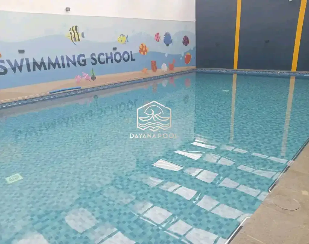 kolam renang di fasilitas sekolah TK