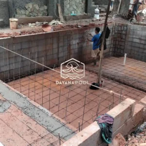pembesian gelaran kolam renang lapis pertama