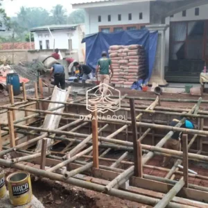 proses pengecoran kolam renang oleh tim dayanapool