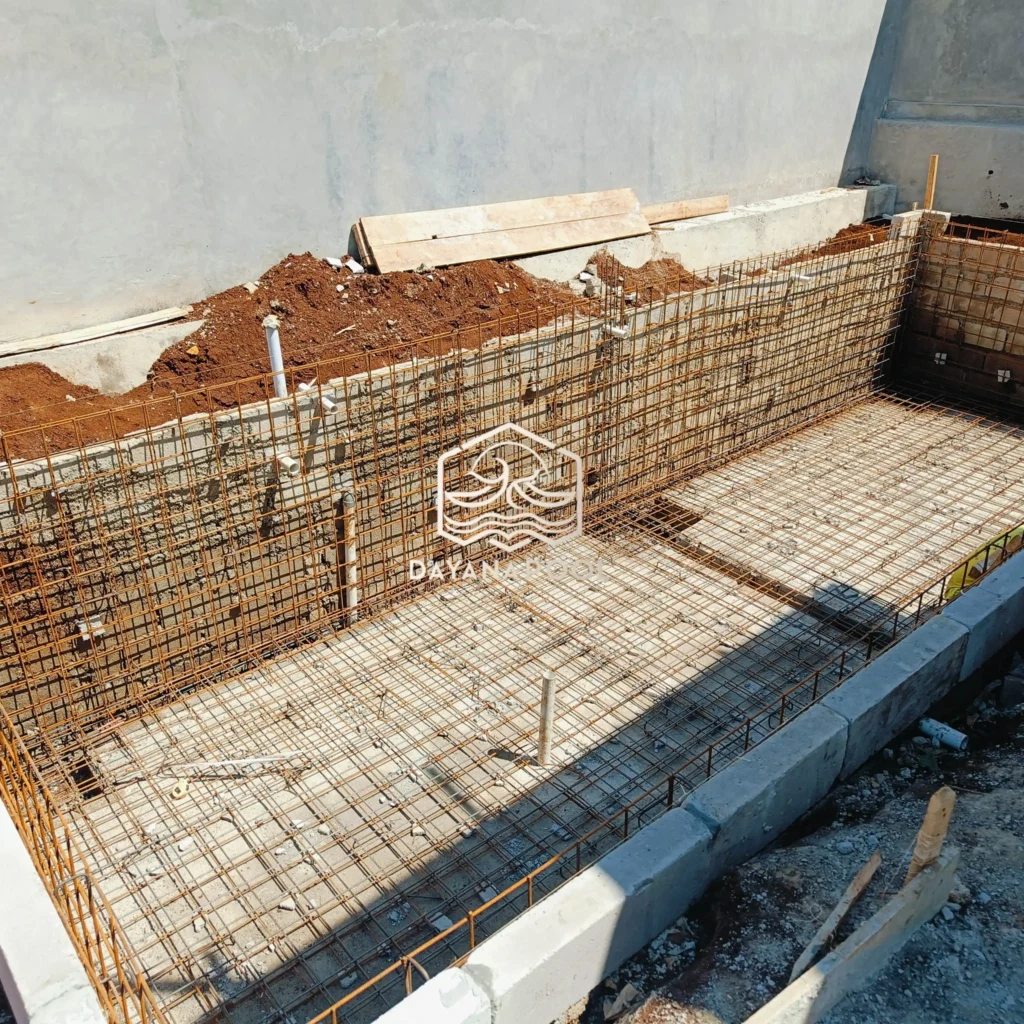 proses pembuatan kolam renang tahap pembesian gelaran