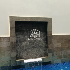 air tirai kolam renang