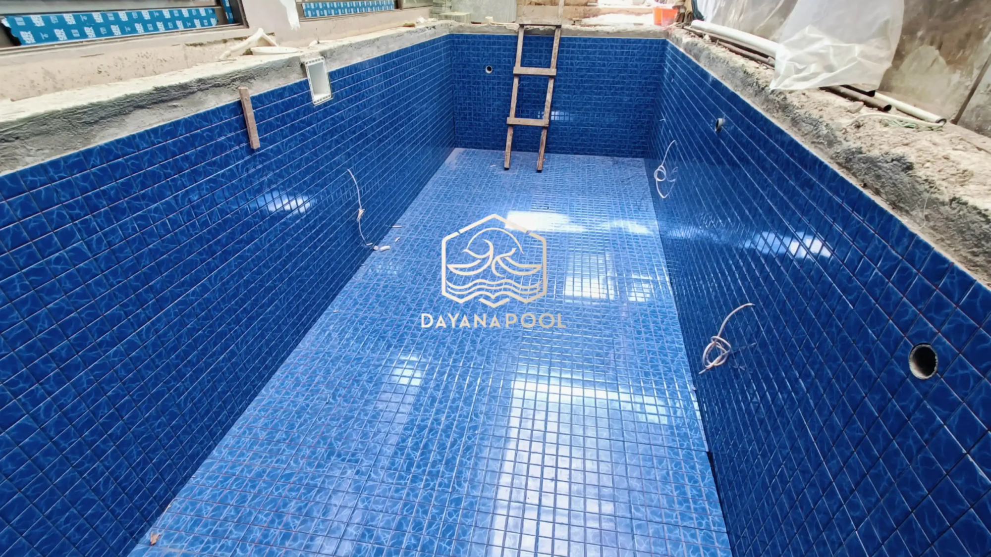 pemasangan dan perapihan keramik kolam renang