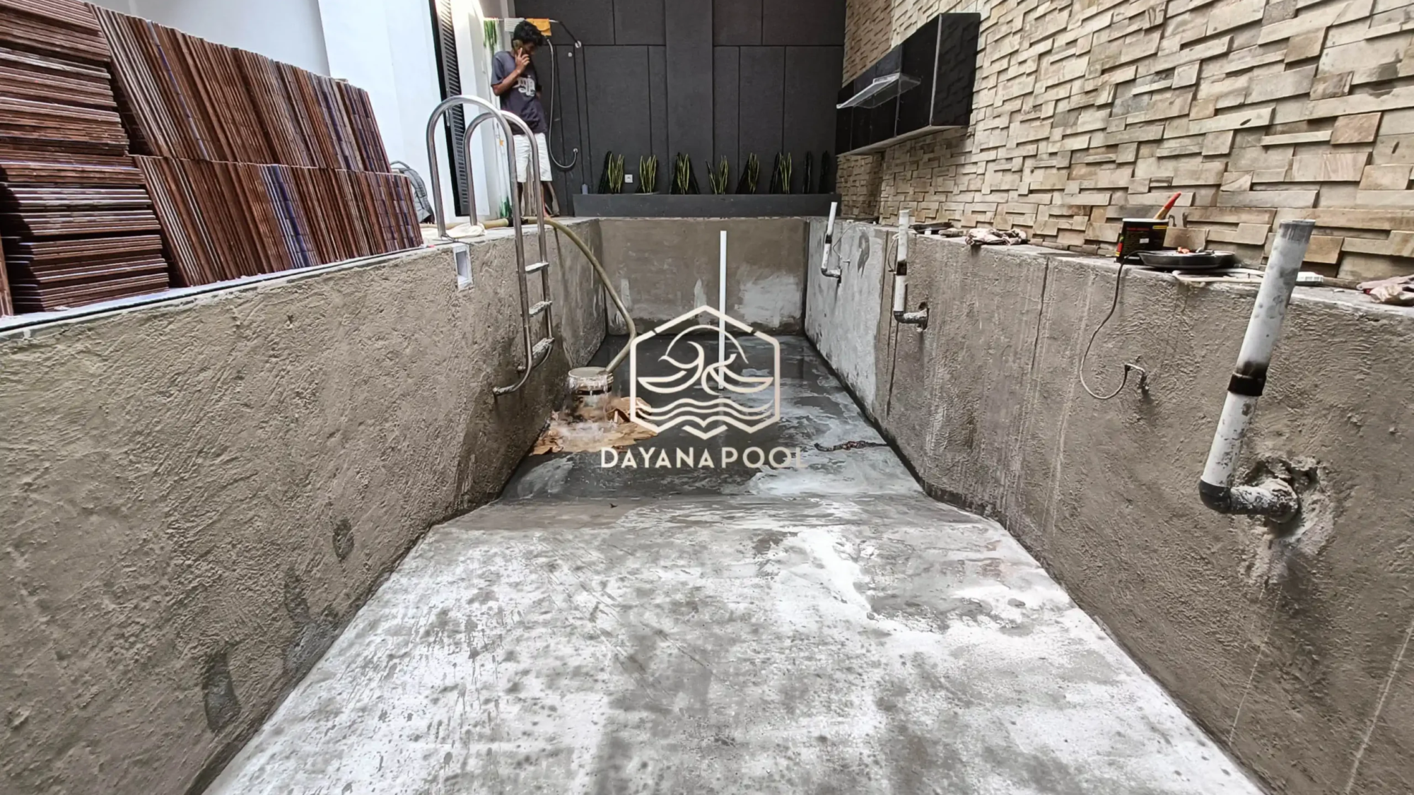 perbaikan kolam renang
