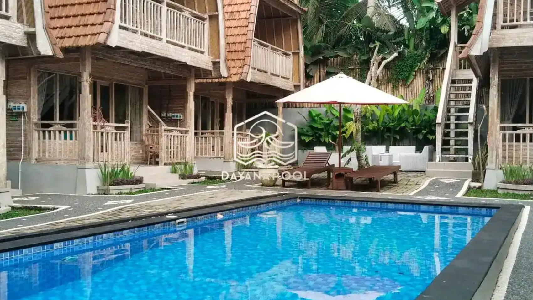 kolam renang di penginapan buatan dayanapool