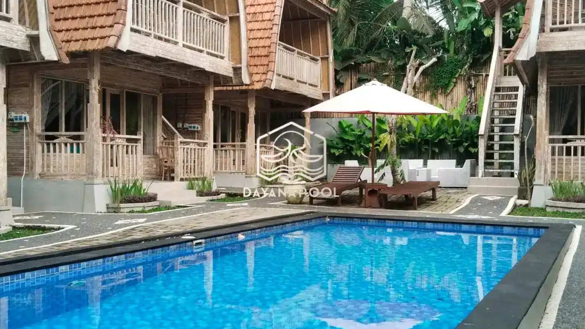 kolam renang di penginapan buatan dayanapool