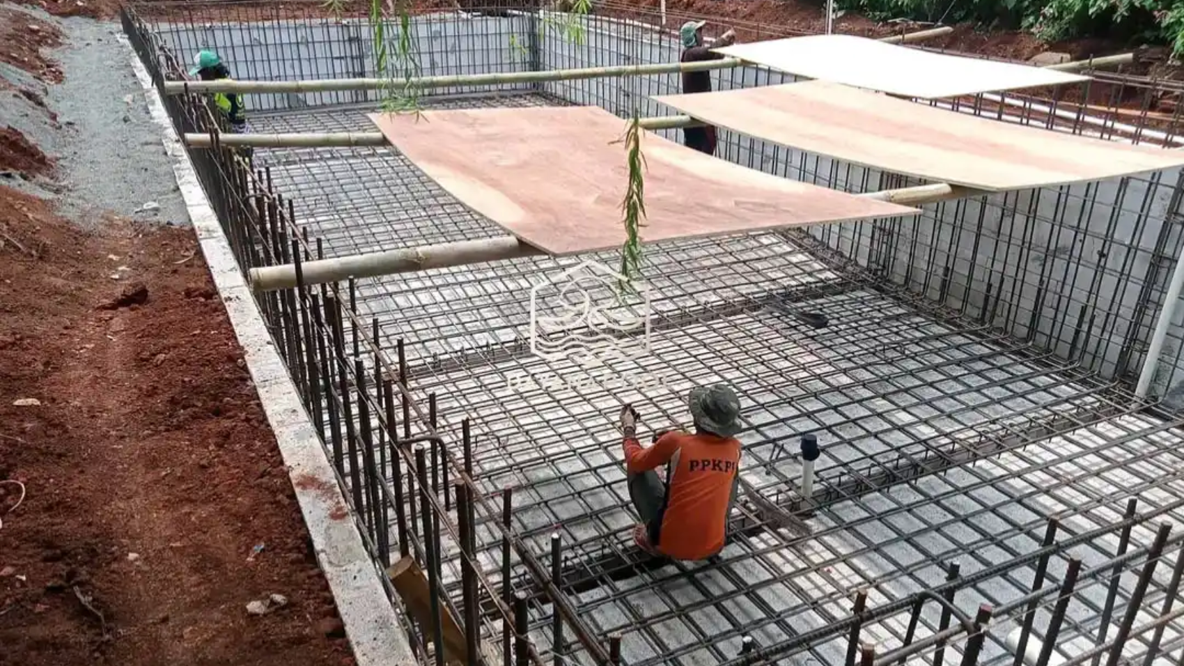 pembesian kolam renang