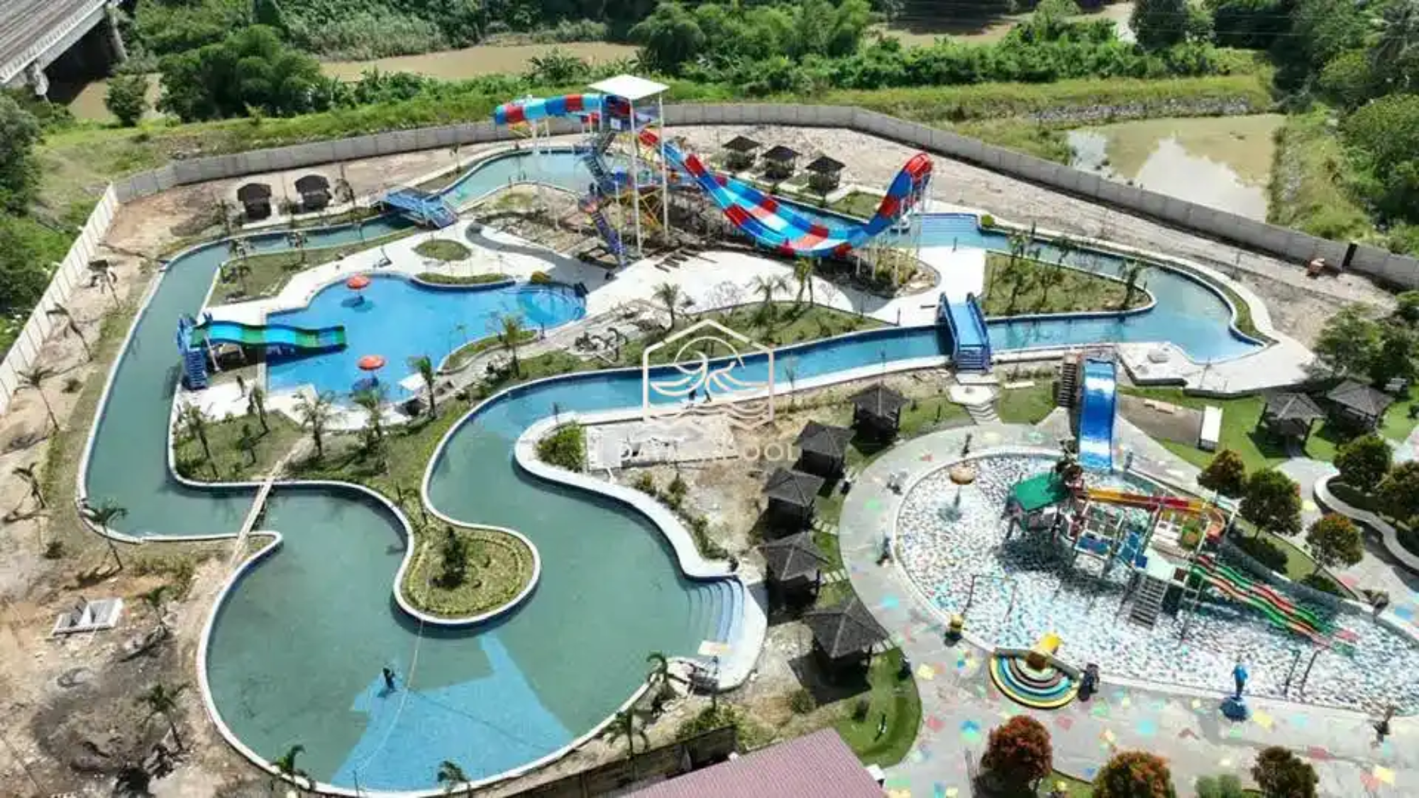 Pembuatan kolam renang waterboom oleh dayanapool