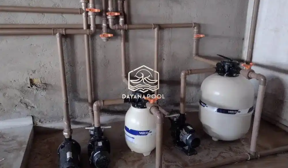 instalasi kolam renang di ruang mesin