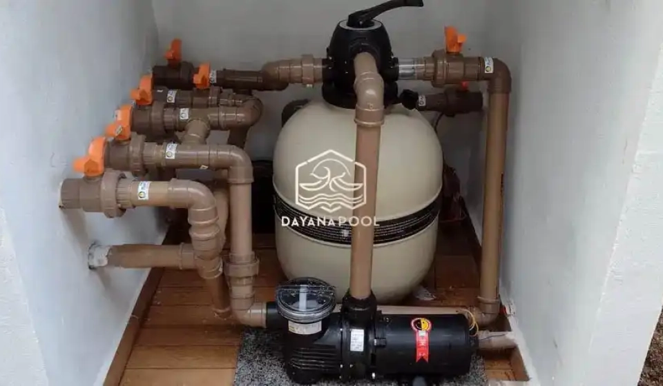 instalasi kolam renang di ruang mesin oleh dayanapool