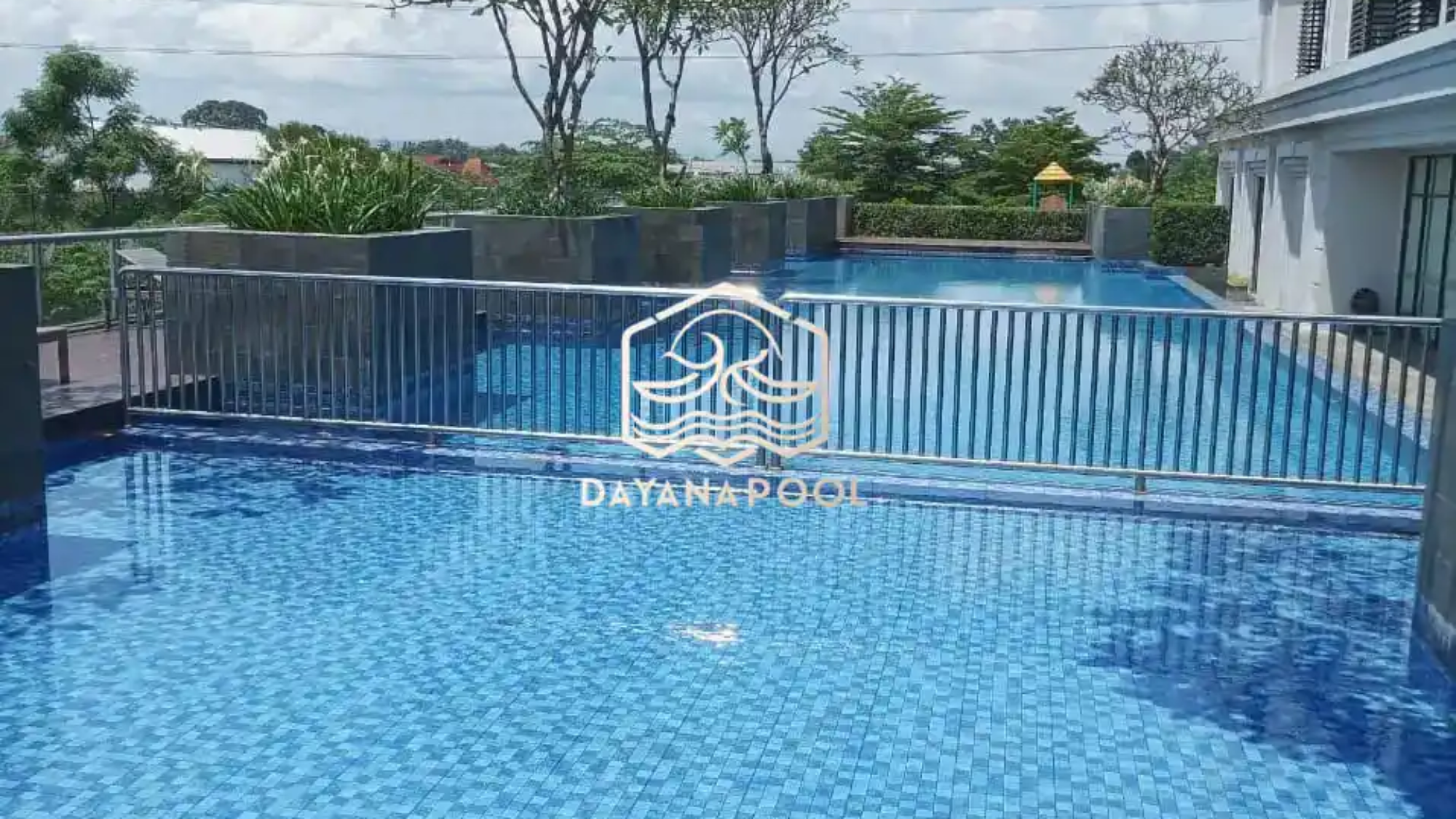 kolam renang mewah di villa buatan dayanapool