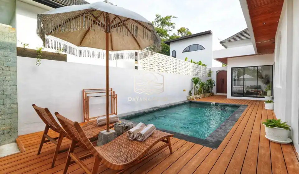 kolam renang denagan finishing batu alam sukabumi