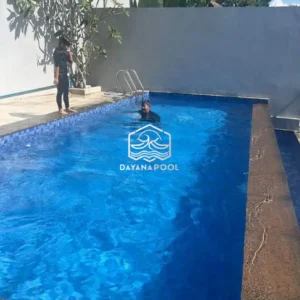 kolalm renang semi overflow dengan keramik biru buatan dayanapool