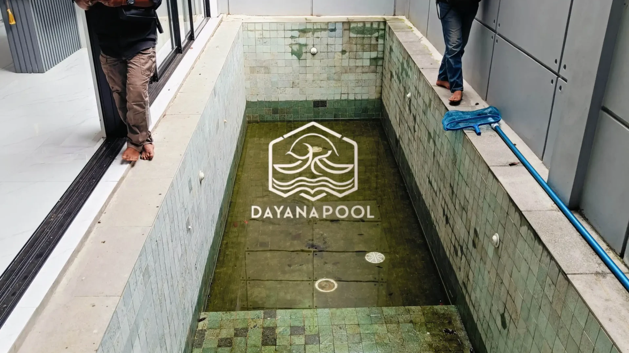renovasi kolam renang yang bocor oleh tim dayanapool