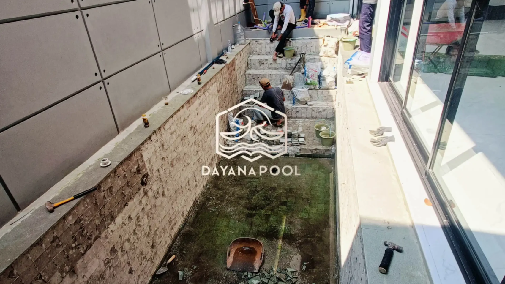 renovasi kolam renang yang bocor oleh tim dayanapool