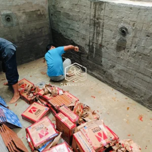pemasangan keramik oleh tim dayanapool