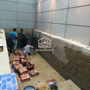 pemasangan keramik oleh tim dayanapool
