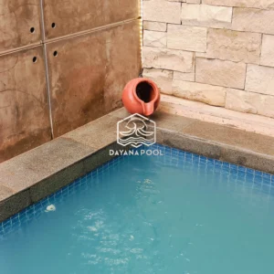 kolam renang skimmer minimalis dengan finishing keramik biru buatan dayanapool