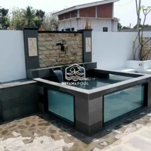 kolam ikan koi denagan kaca di bagian depan