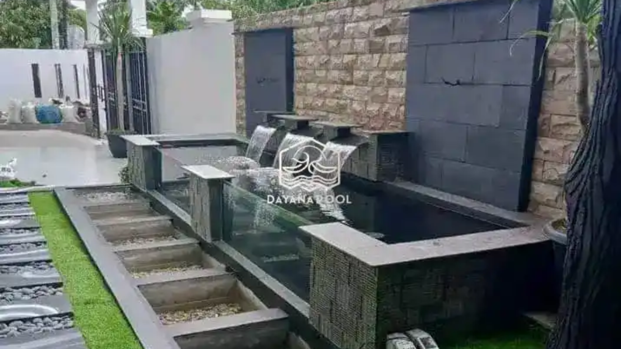 kolam ikan koi minimalis