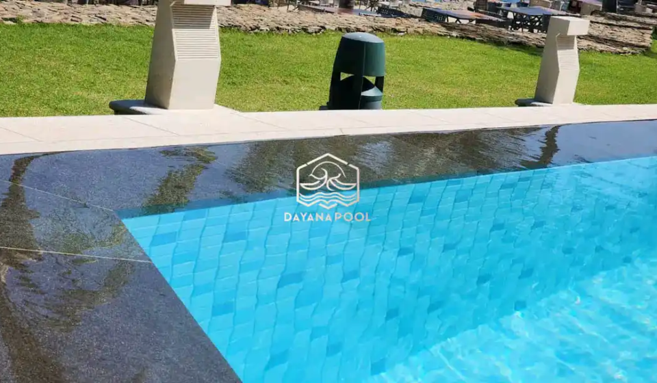 kolam renang overflow desain minimalis buatan dayanapool