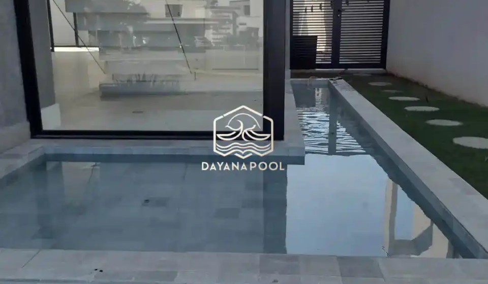 kolam renang denagan finishing batu buatan dayanapool