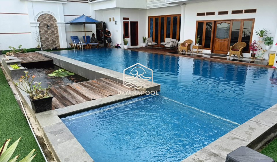 kolam renang overflow yang sedang di treatmen oleh dayanapool