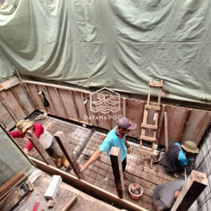 proses pembuatan begisting kolam renang oleh tim dayanapool