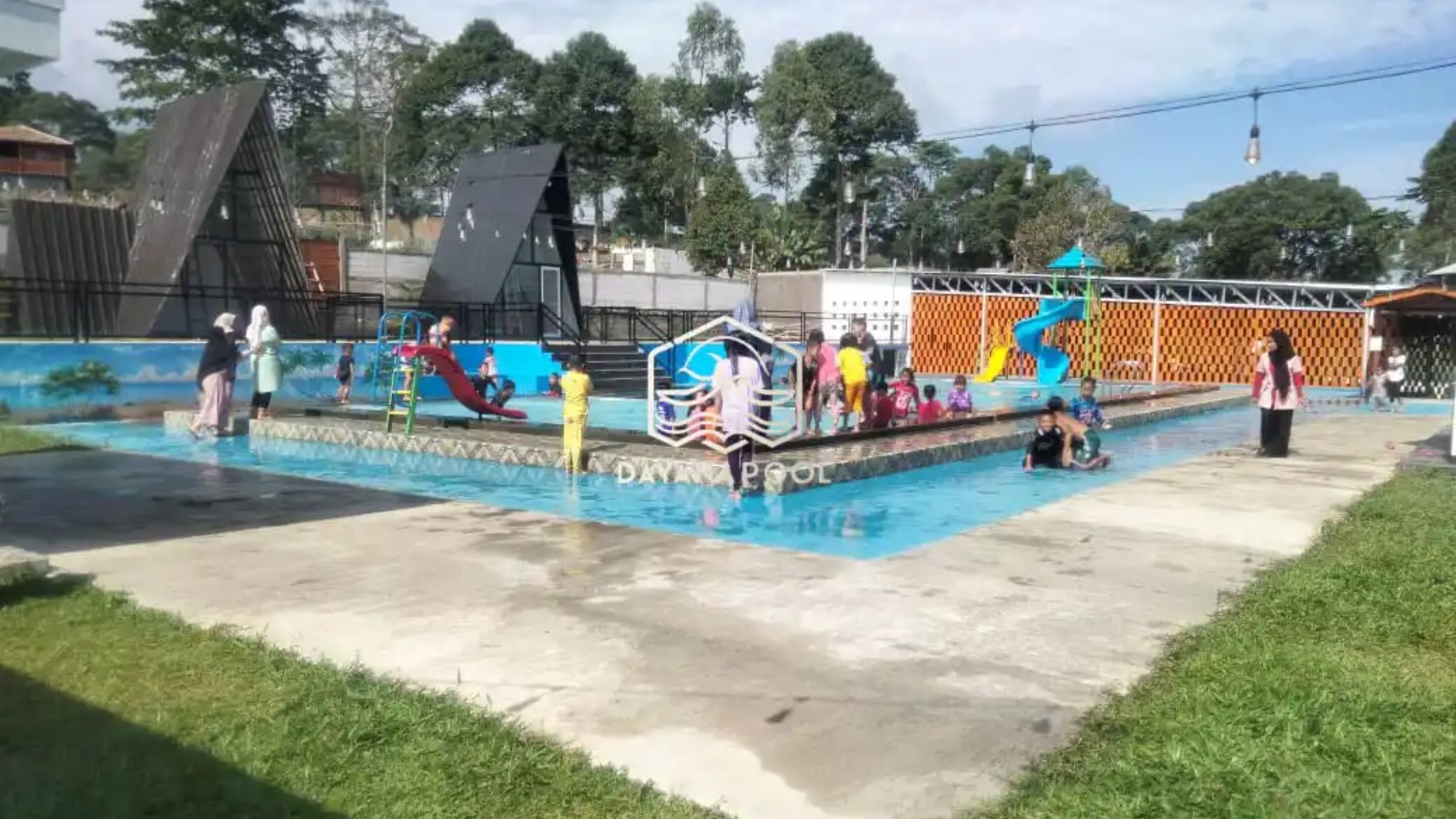 kolam renang umum