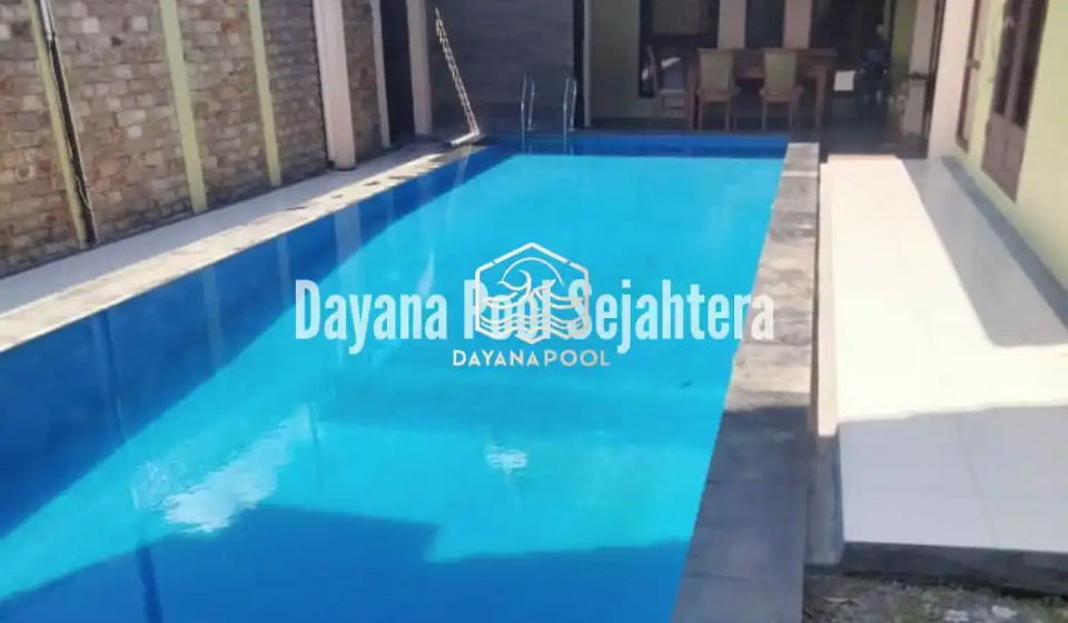 kolam renang denagn finishing keramik roman