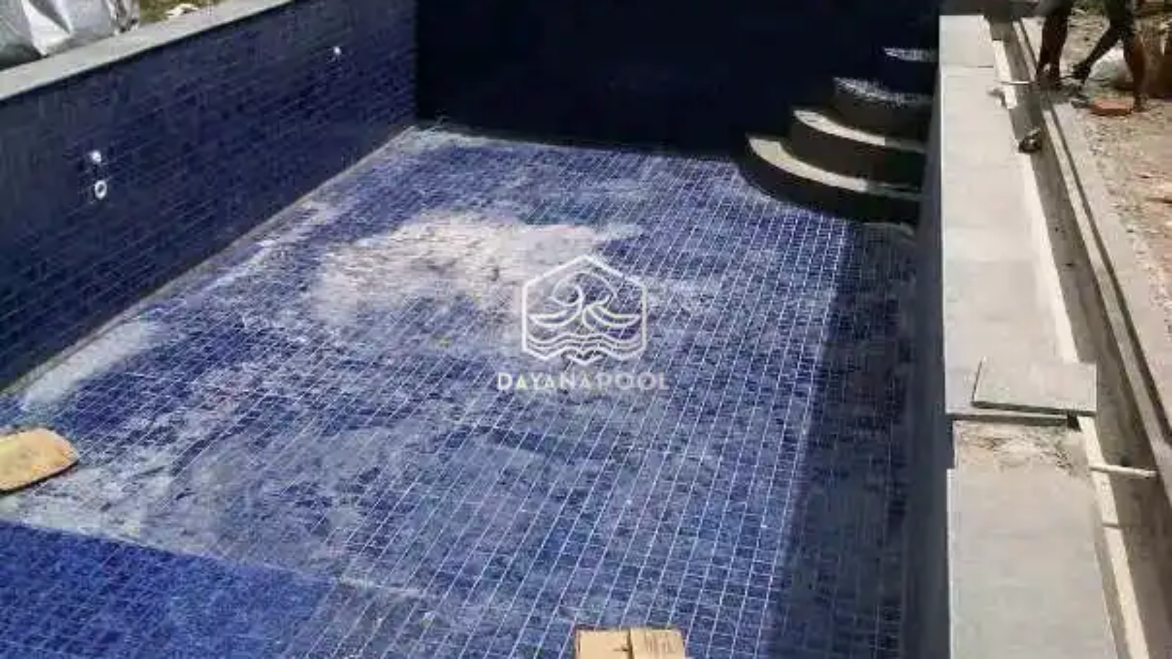 pemasangan keramik kolam renang