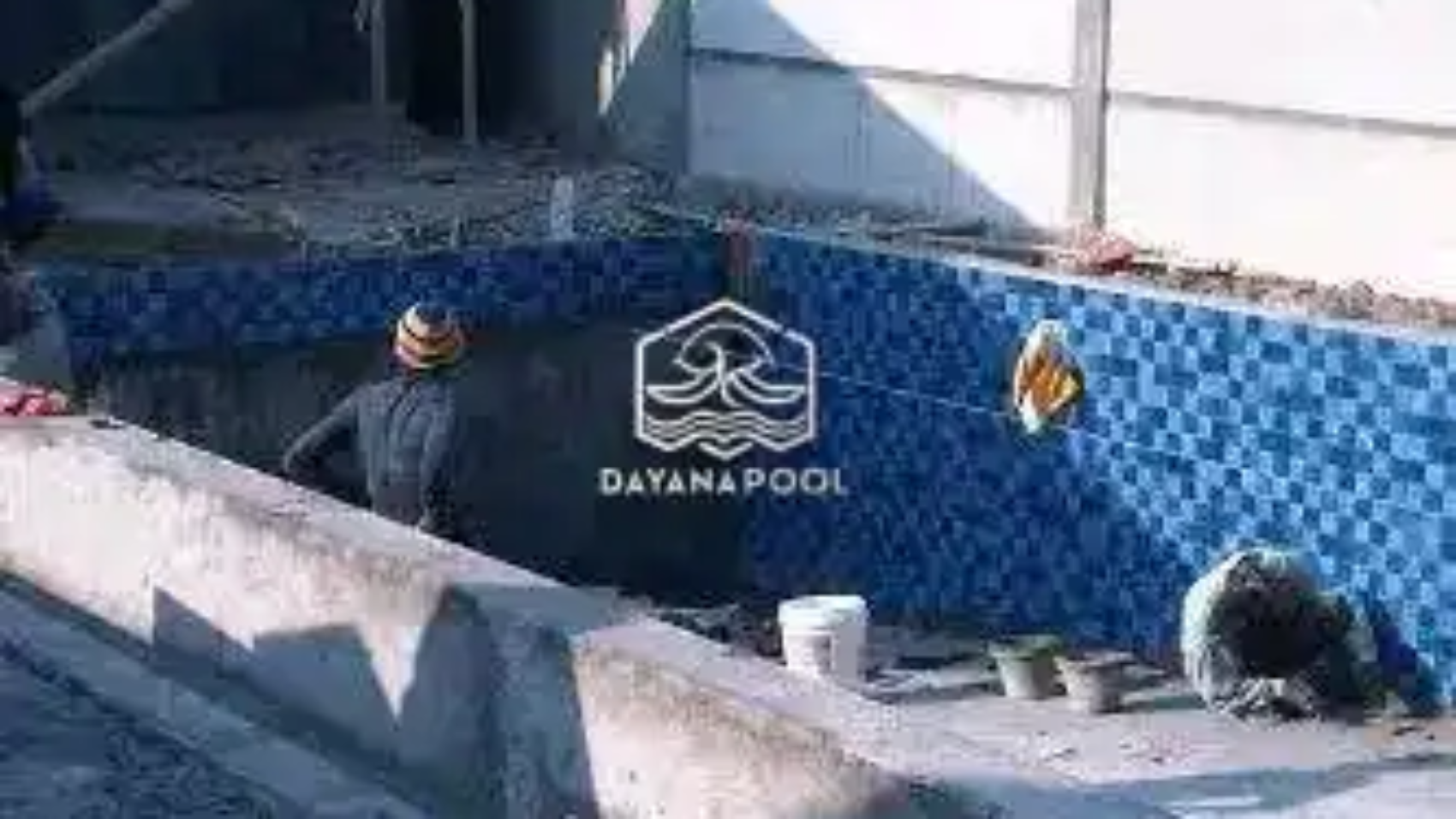 pemasangan keramik kolam renang