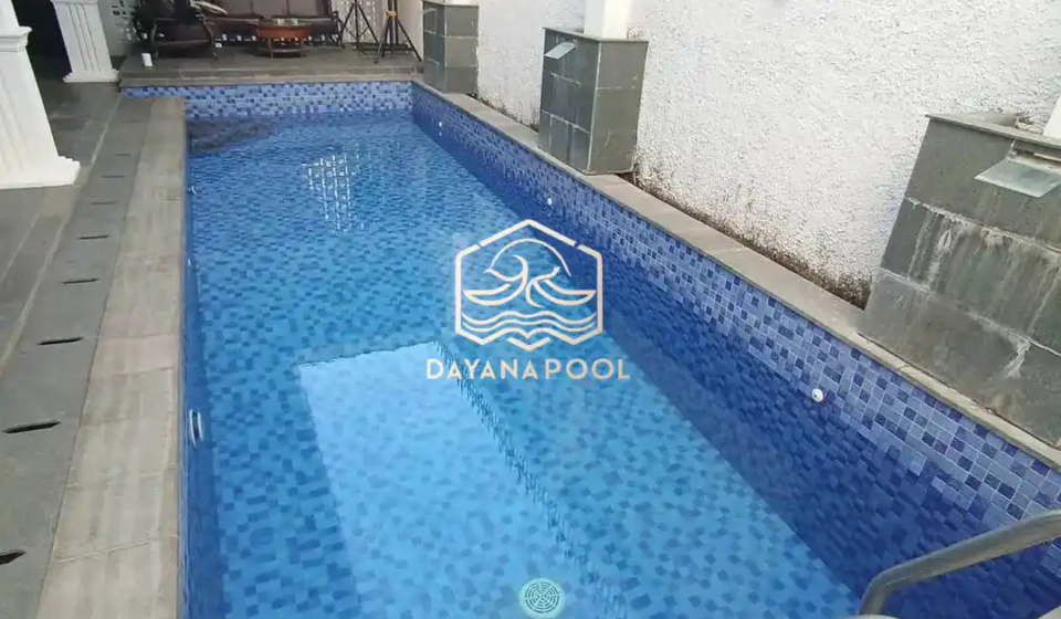 kolam renang overflow denagn finishing keramik
