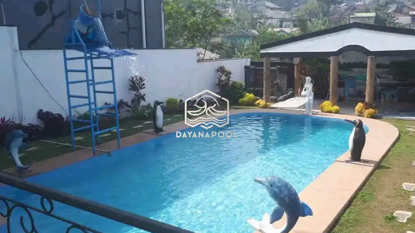 kolam umum denagn wahan bermain anak