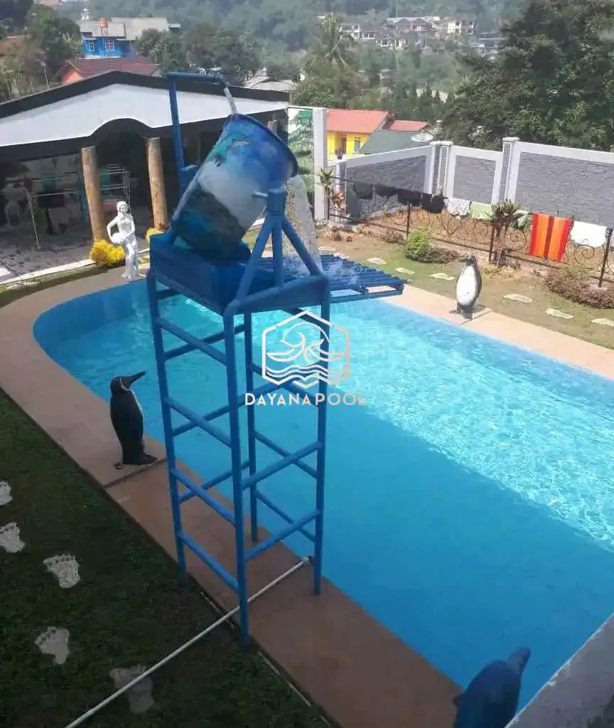 kolam umum denagn wahan bermain anak
