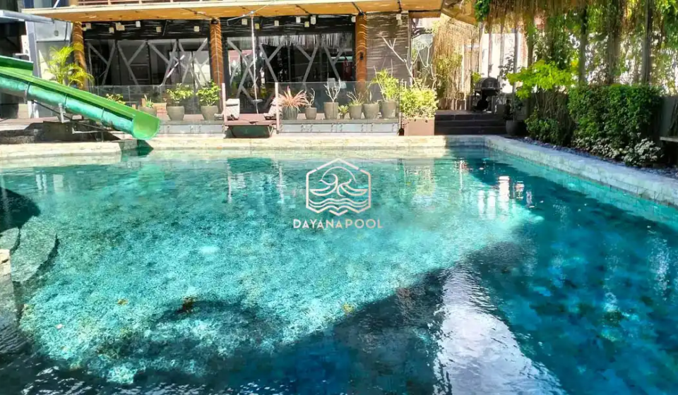 kolam renang denagn finishing batu alam buatan dayanapool